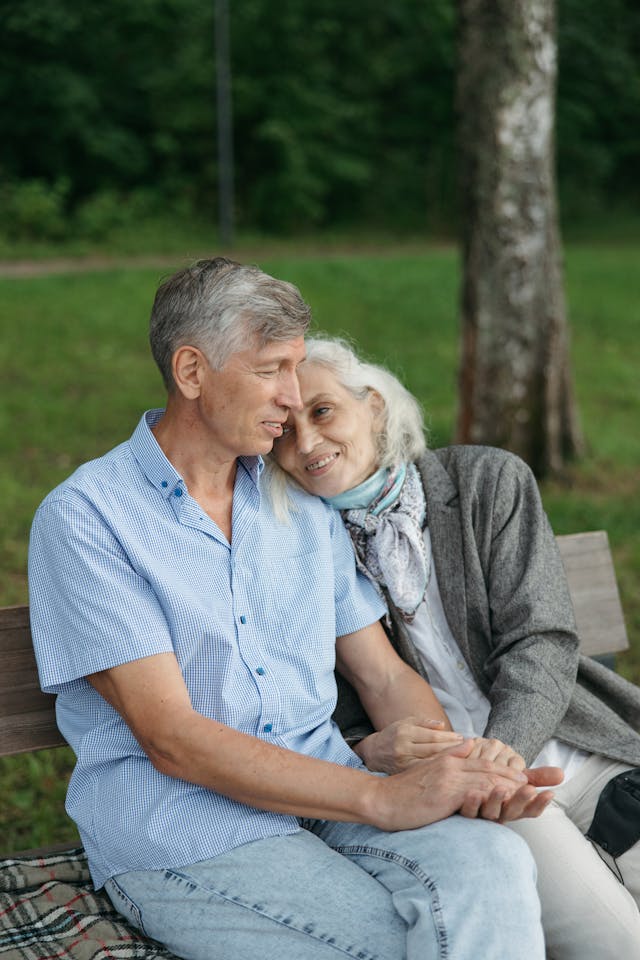 couple-cuddling-on-a-bench