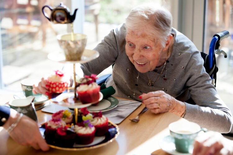 resident-cake-food