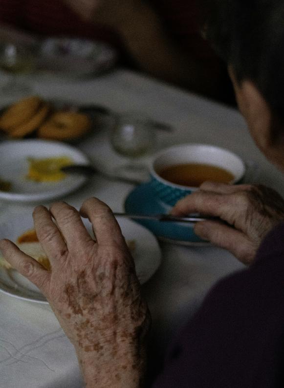 woman-eating-supper
