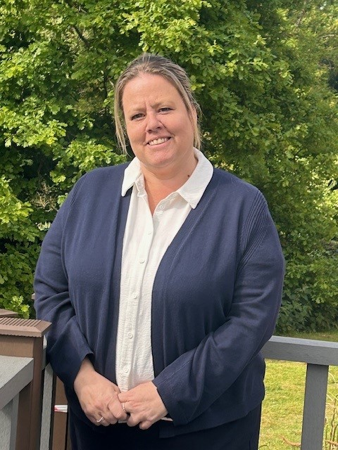 Lisa Minnis Admin assistant